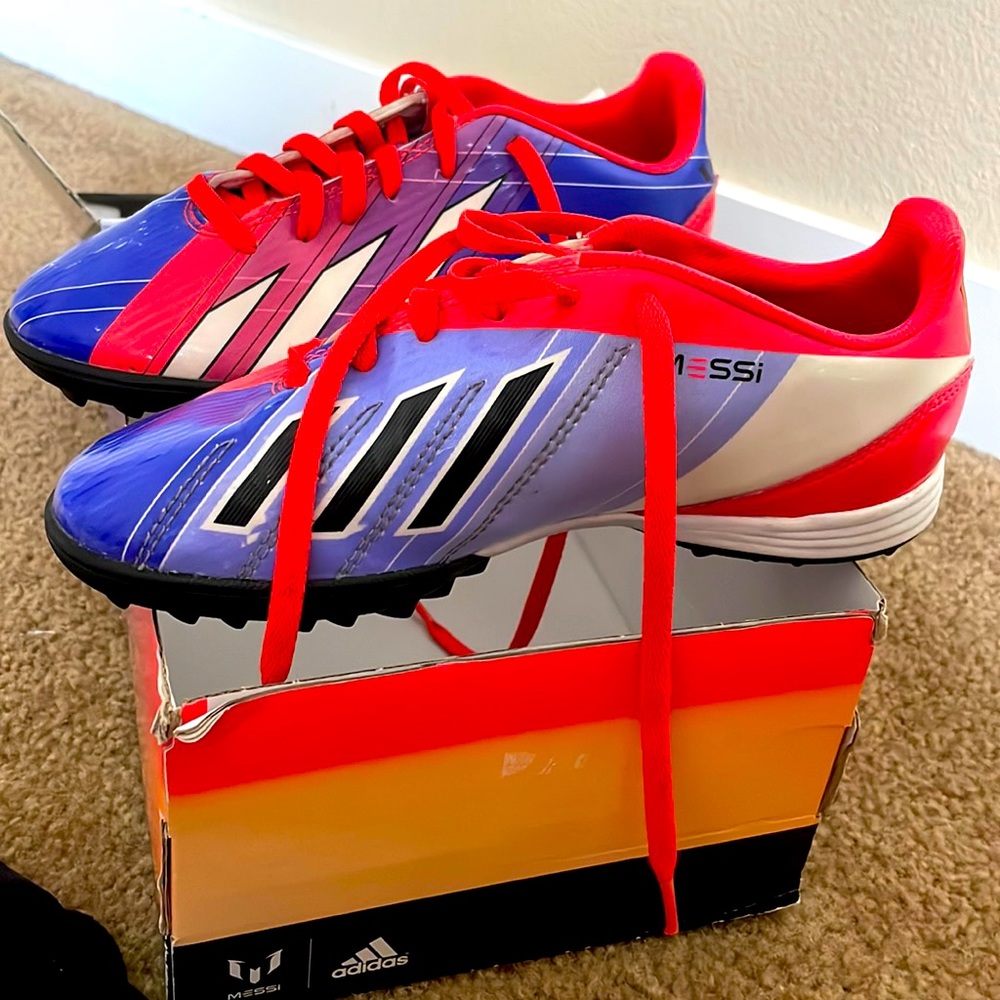 Kids Messi Adidas turf/ outdoor soccer shoes size US 2